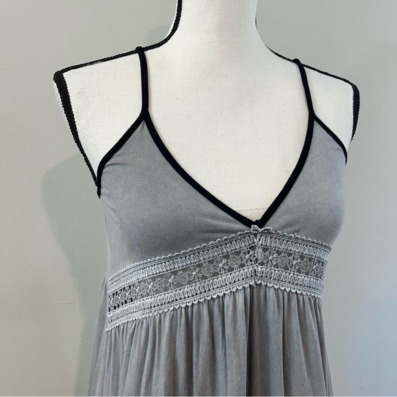 POL Gray Ruffle Hemmed Lace Contrast Spaghetti Strap  V-Neck Tunic Top S… - Picture 3 of 7